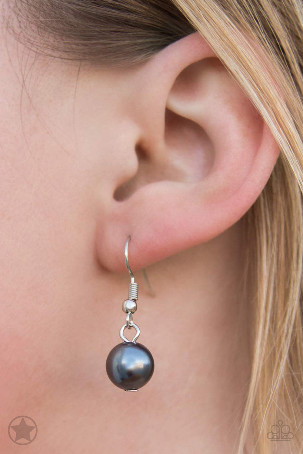 Lady In Waiting Pearl Paparazzi Necklace