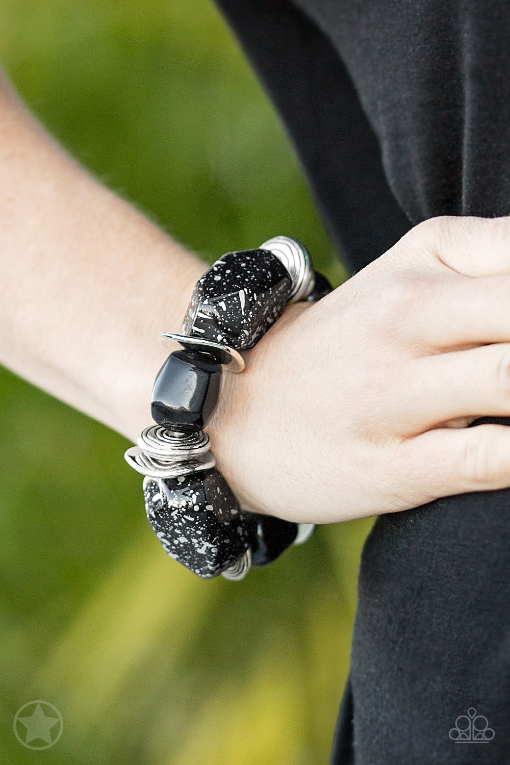 Glaze of Glory - Black Paparazzi Blockbuster Bracelet