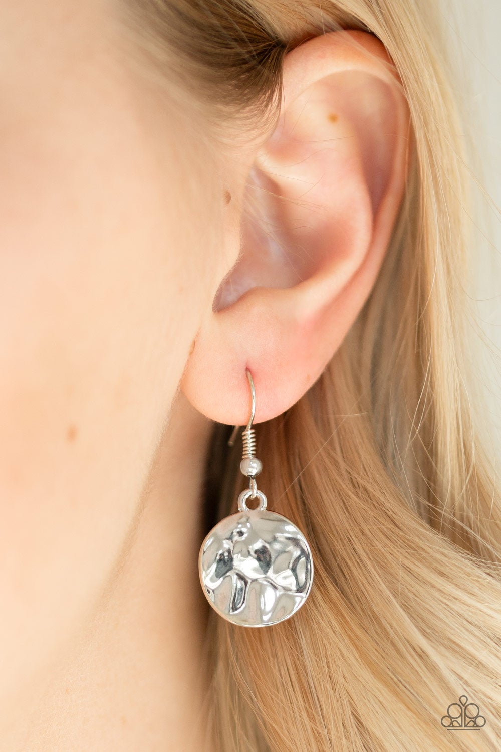 A Daring DISCovery Silver Paparazzi Necklace
