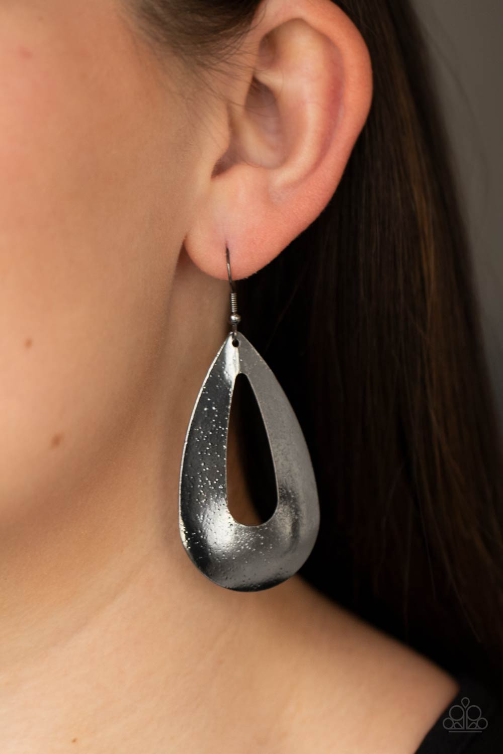 Hand It OVAL! - Black Paparazzi Earrings