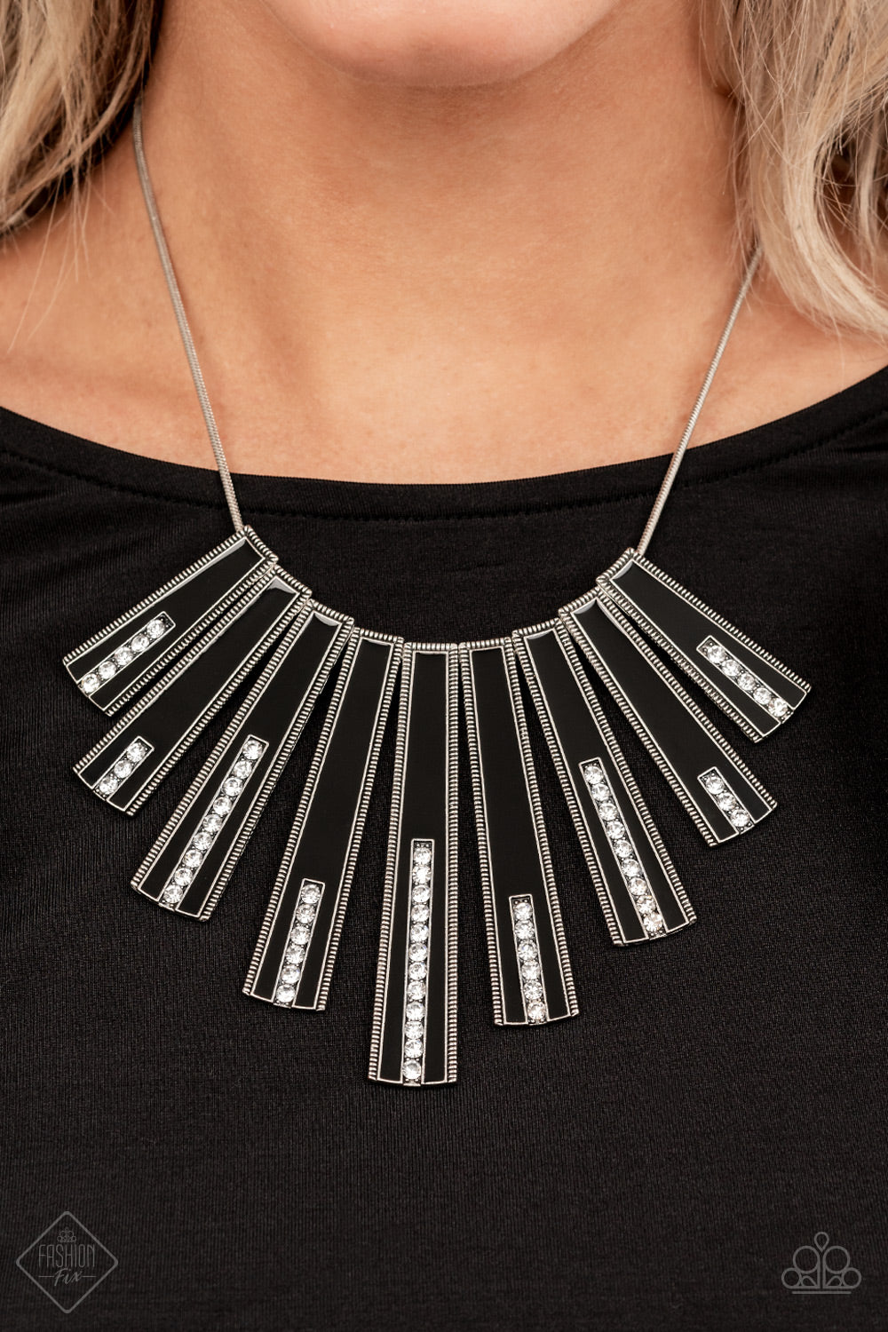 FAN-tastically Deco - Black Paparazzi Fashion Fix Necklace