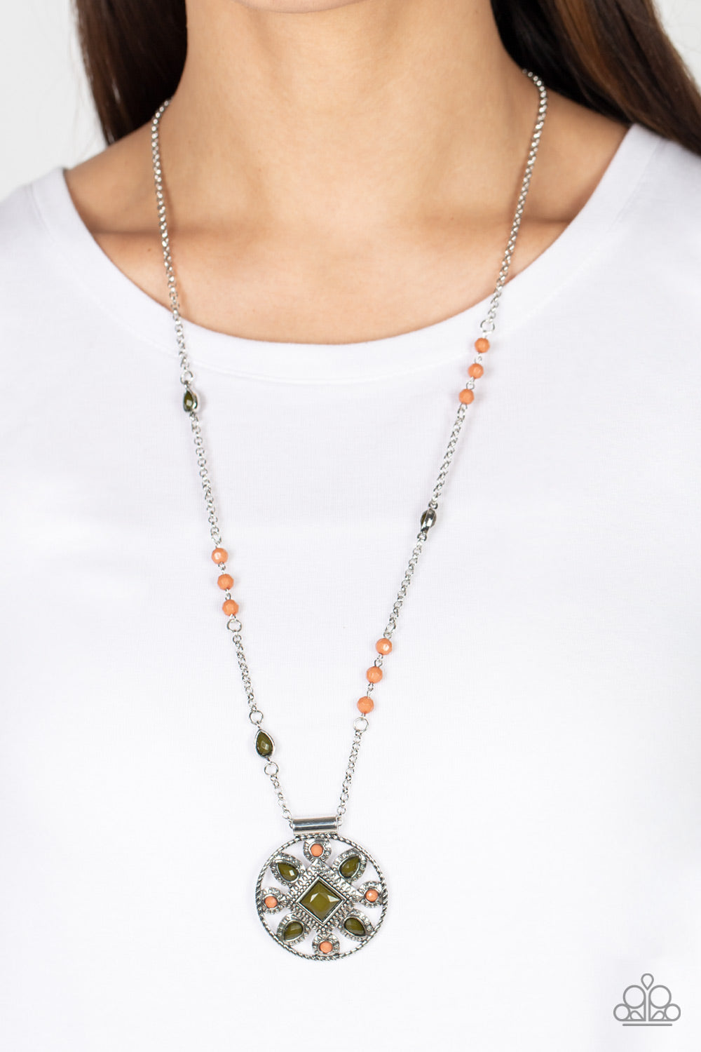 Sierra Showroom - Green Paparazzi Necklace