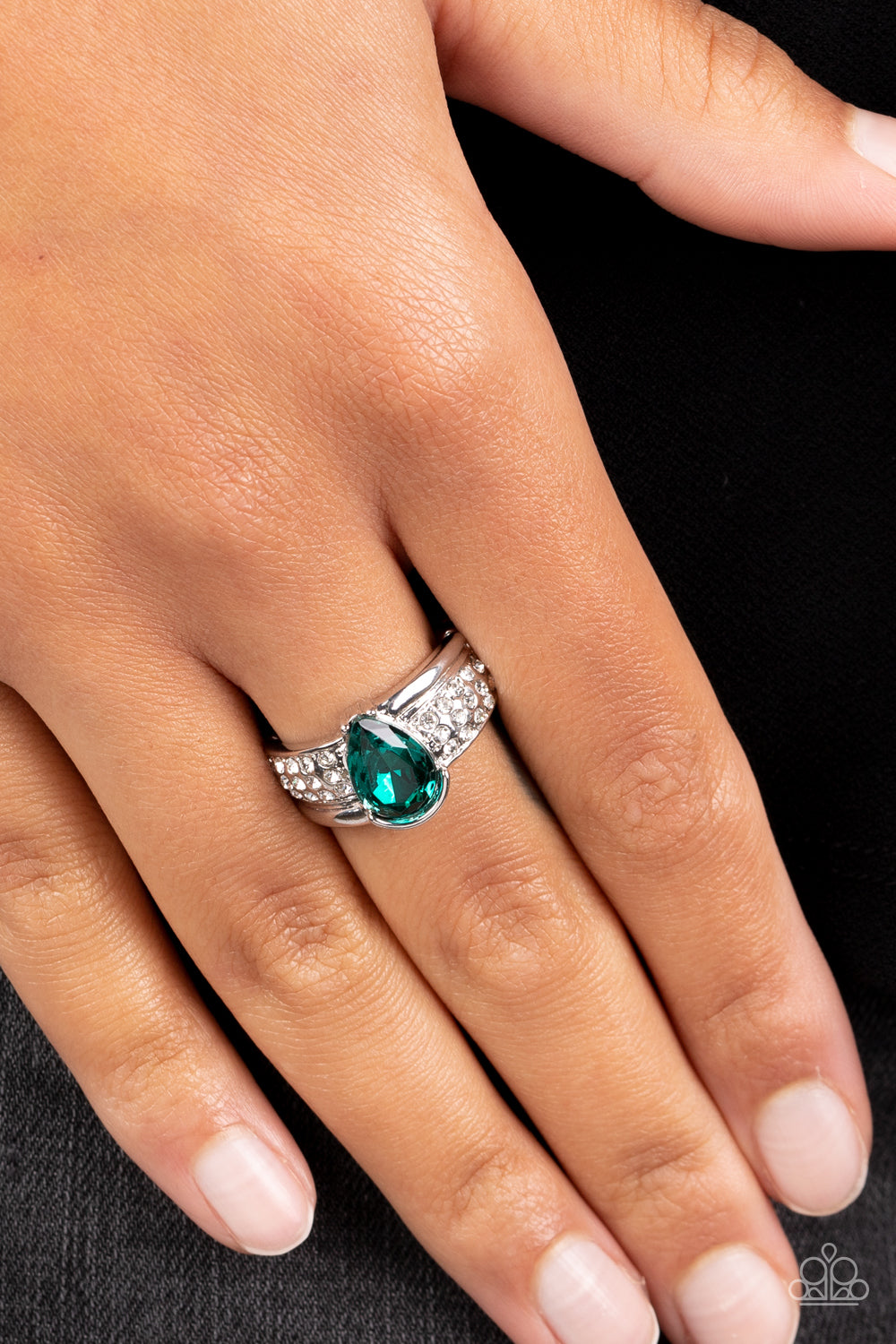 Dive into Oblivion Green Paparazzi Ring