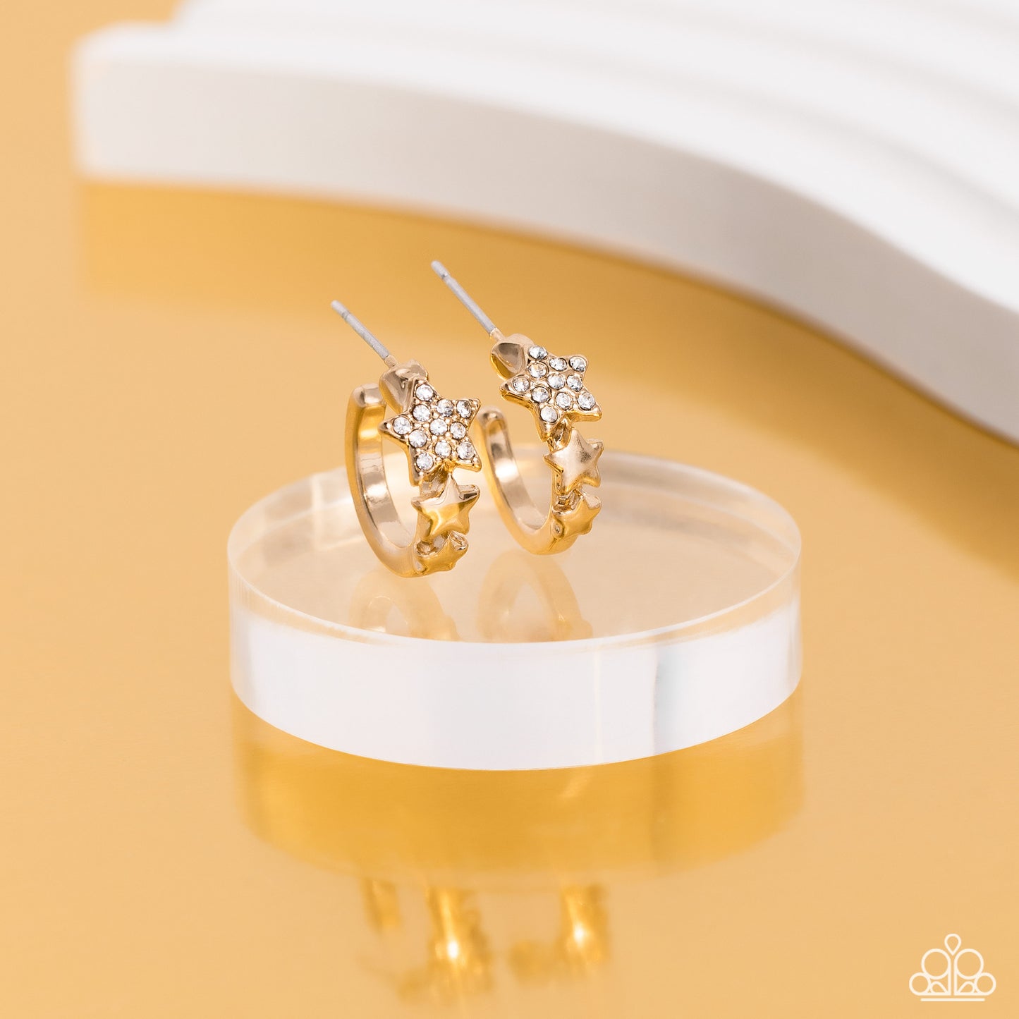 Starfish Showpiece - Gold Paparazzi Dainty Hoop Earrings