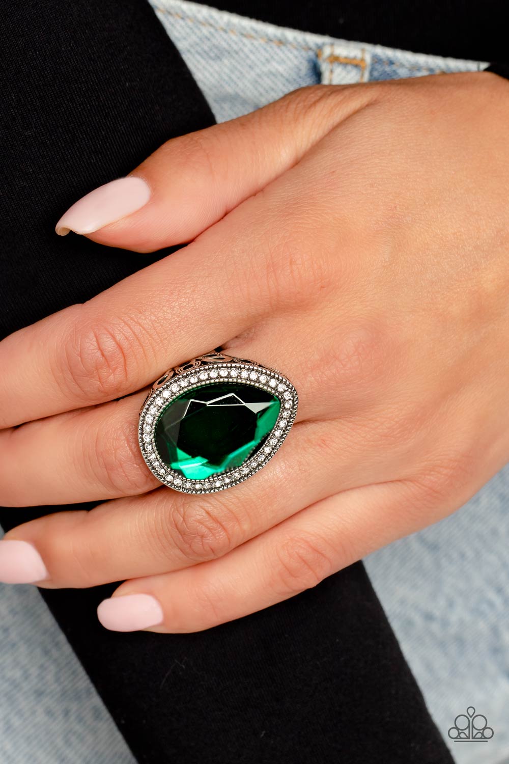 Illuminated Icon - Green Paparazzi Ring