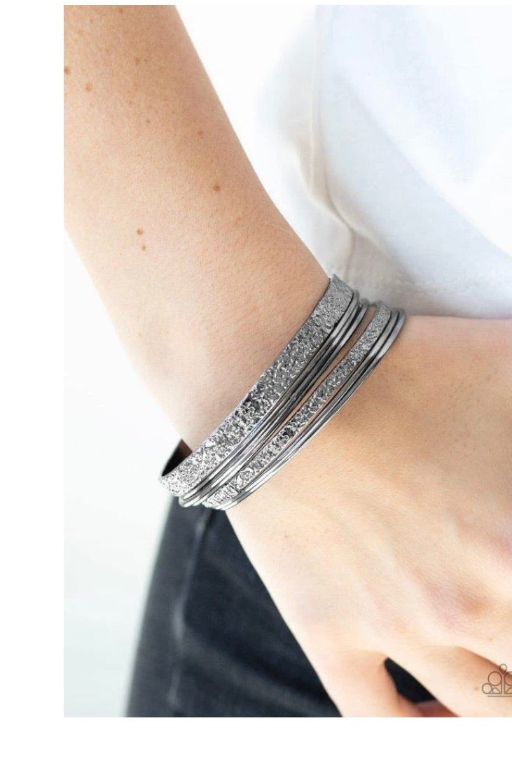 Full Circle - Black Paparazzi Bracelet