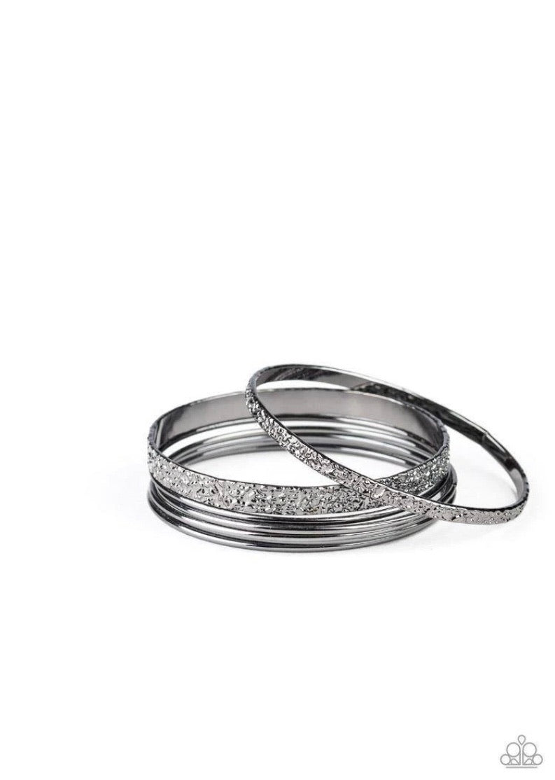 Full Circle - Black Paparazzi Bracelet