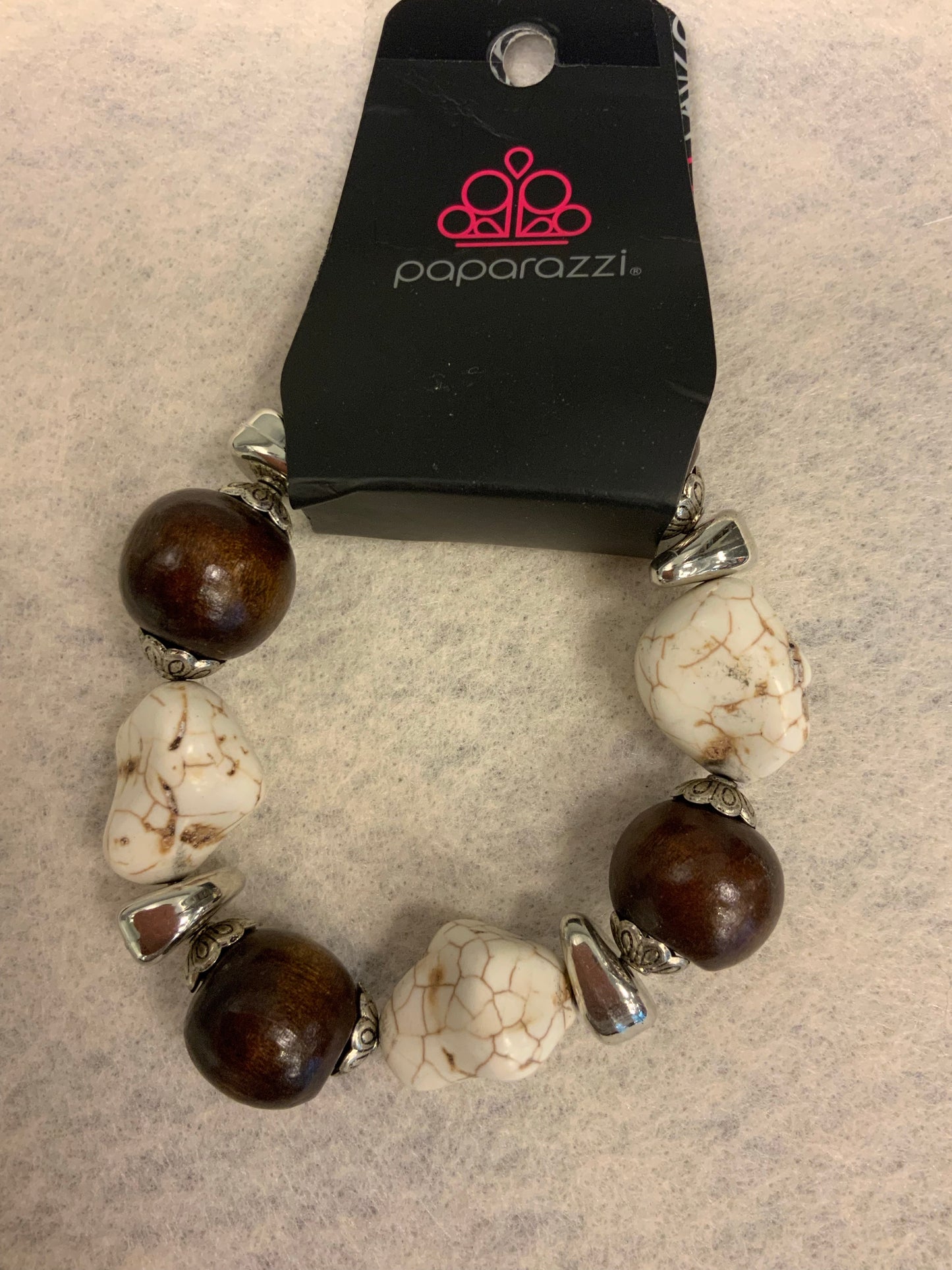 White crackle wood bracelet has matching necklace