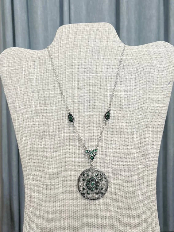 TIMELESS Traveler - Green Paparazzi Necklace