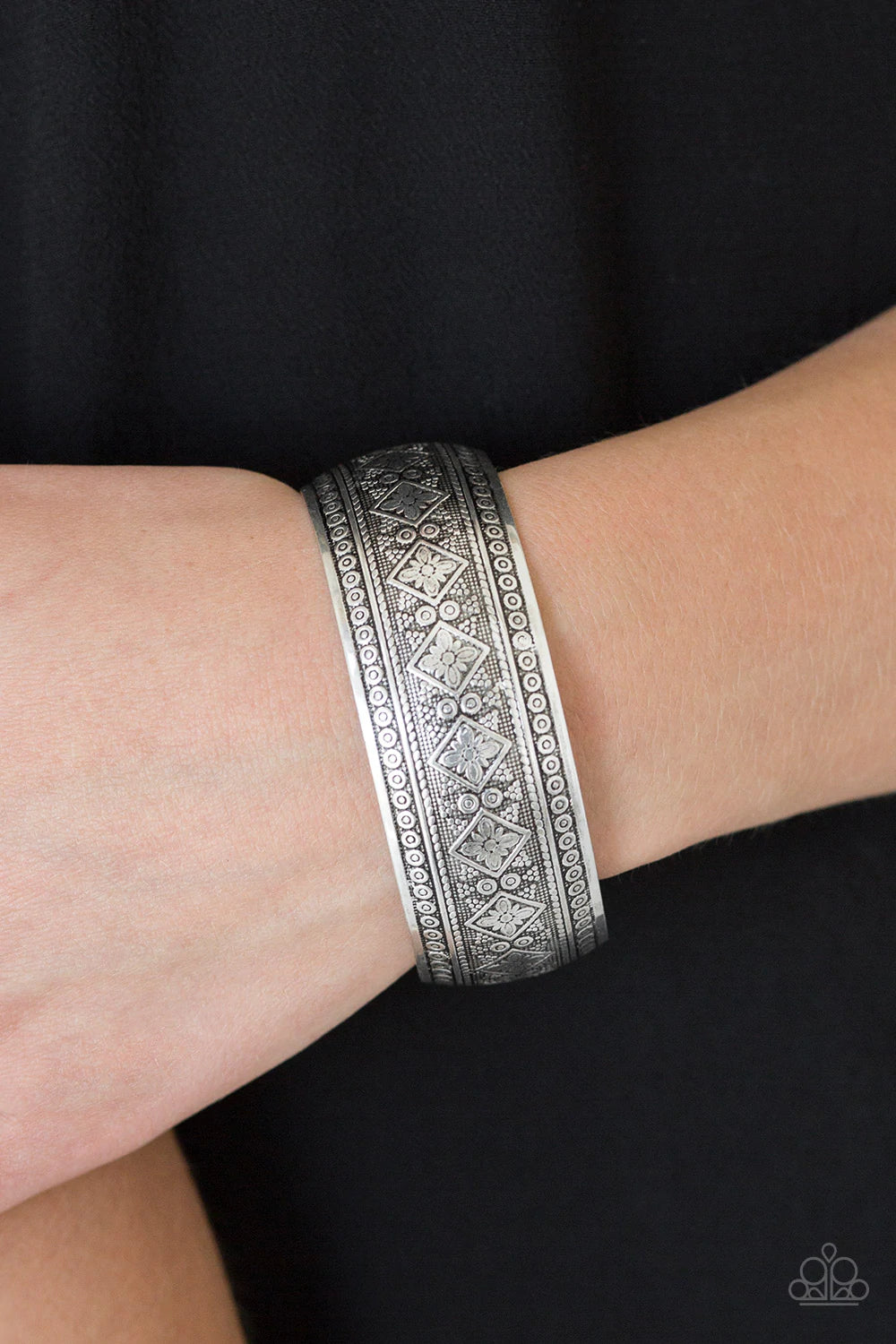 Gorgeously Gypsy -Silver Paparazzi Bracelet