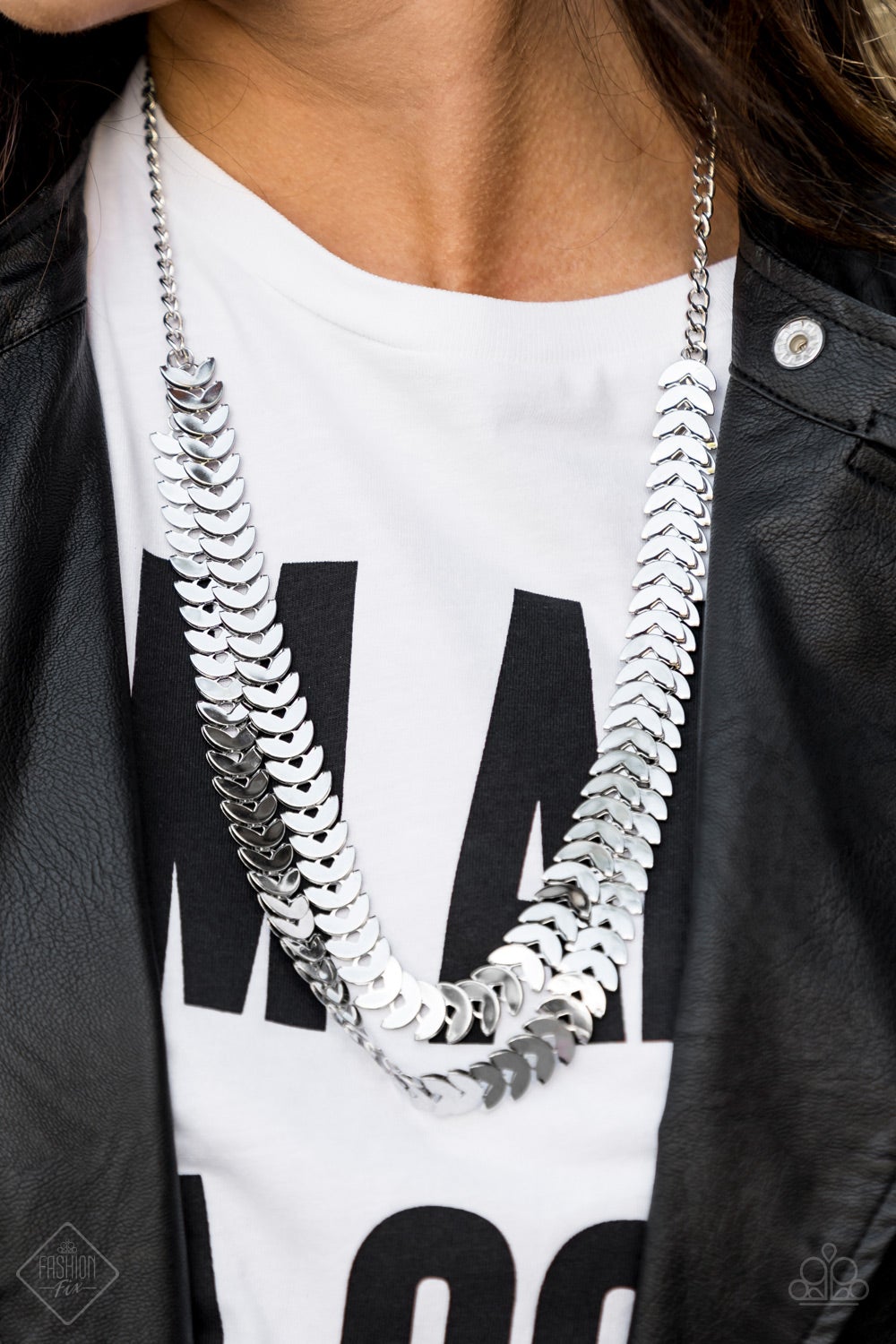 Industrial Illumination Silver Paparazzi Exclusive Fashion Fix Necklace