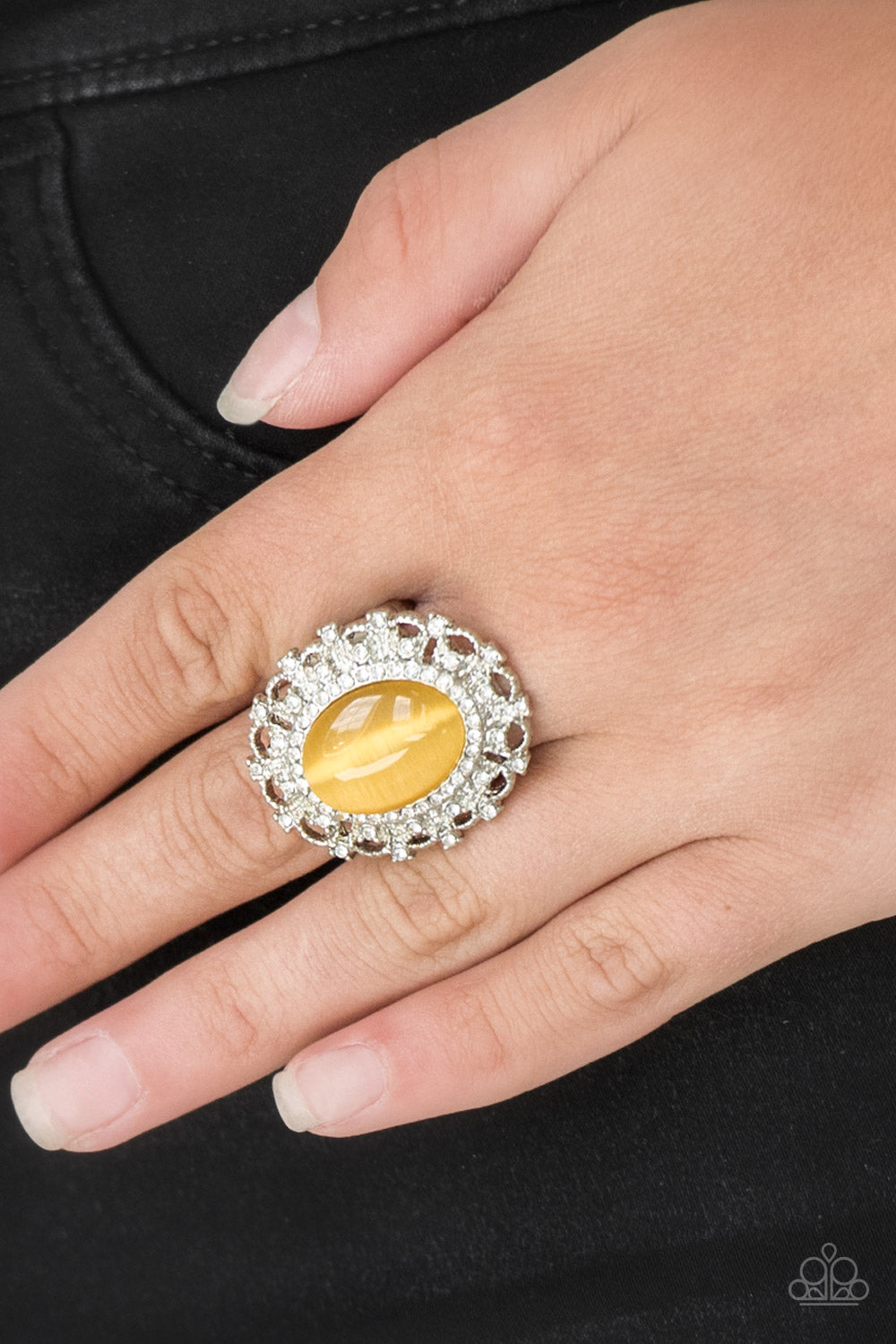 BAROQUE The Spell - Yellow Paparazzi Ring