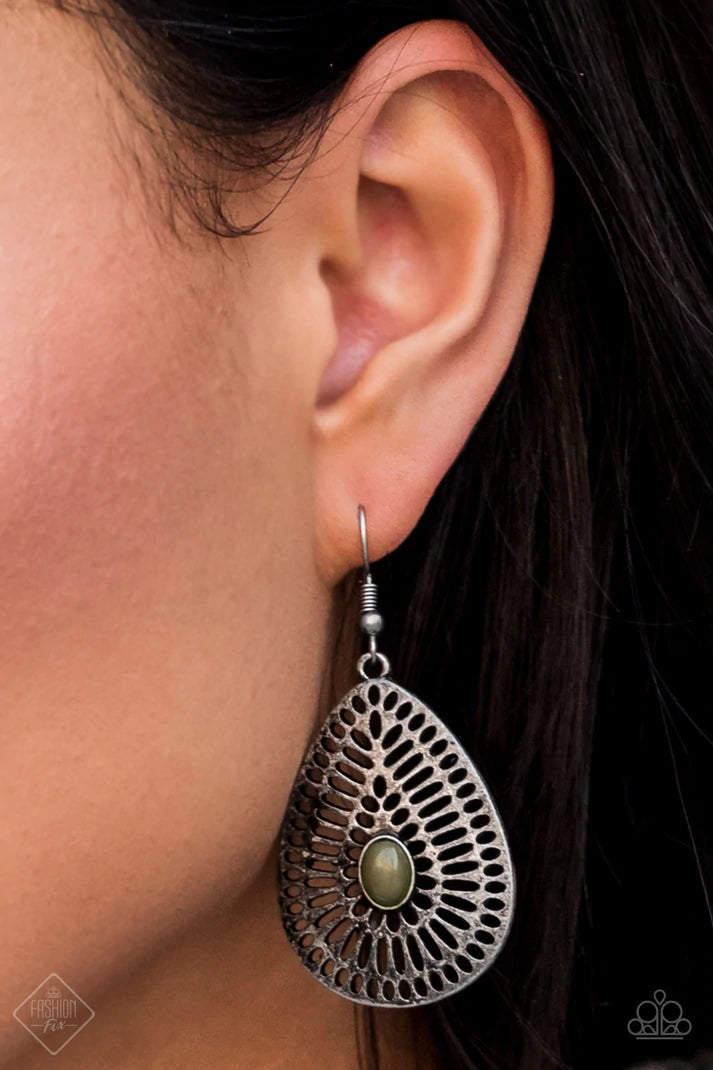 The GRATE Beyond - Green Paparazzi Fashion Fix Earrings