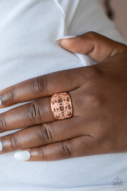 Crazy About Daisies - Rose Gold Paparazzi Ring