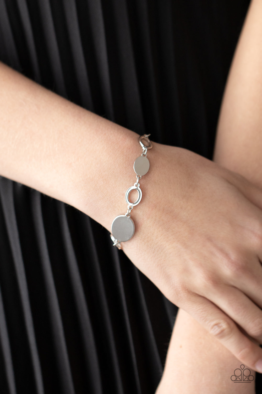 OVAL and Out - Silver Paparazzi Bracelet