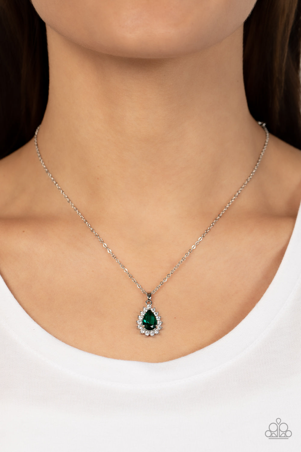 A Guiding SOCIALITE - Green Paparazzi Necklace