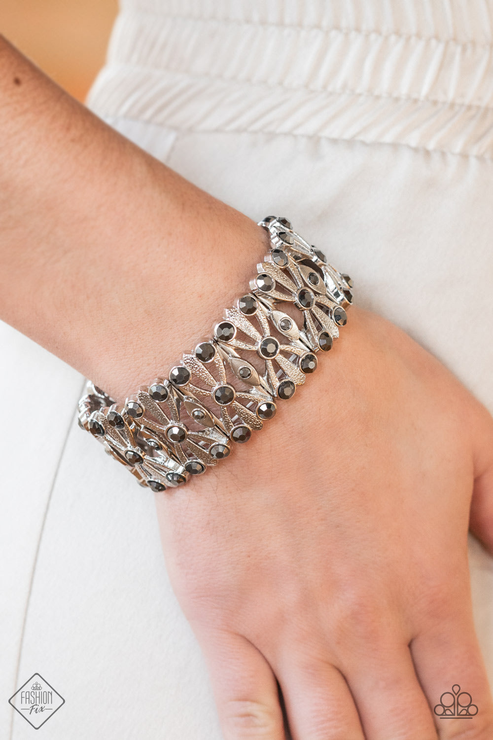 Thematic Twinkle - Silver Paparazzi Exclusive Fashion Fix Bracelet