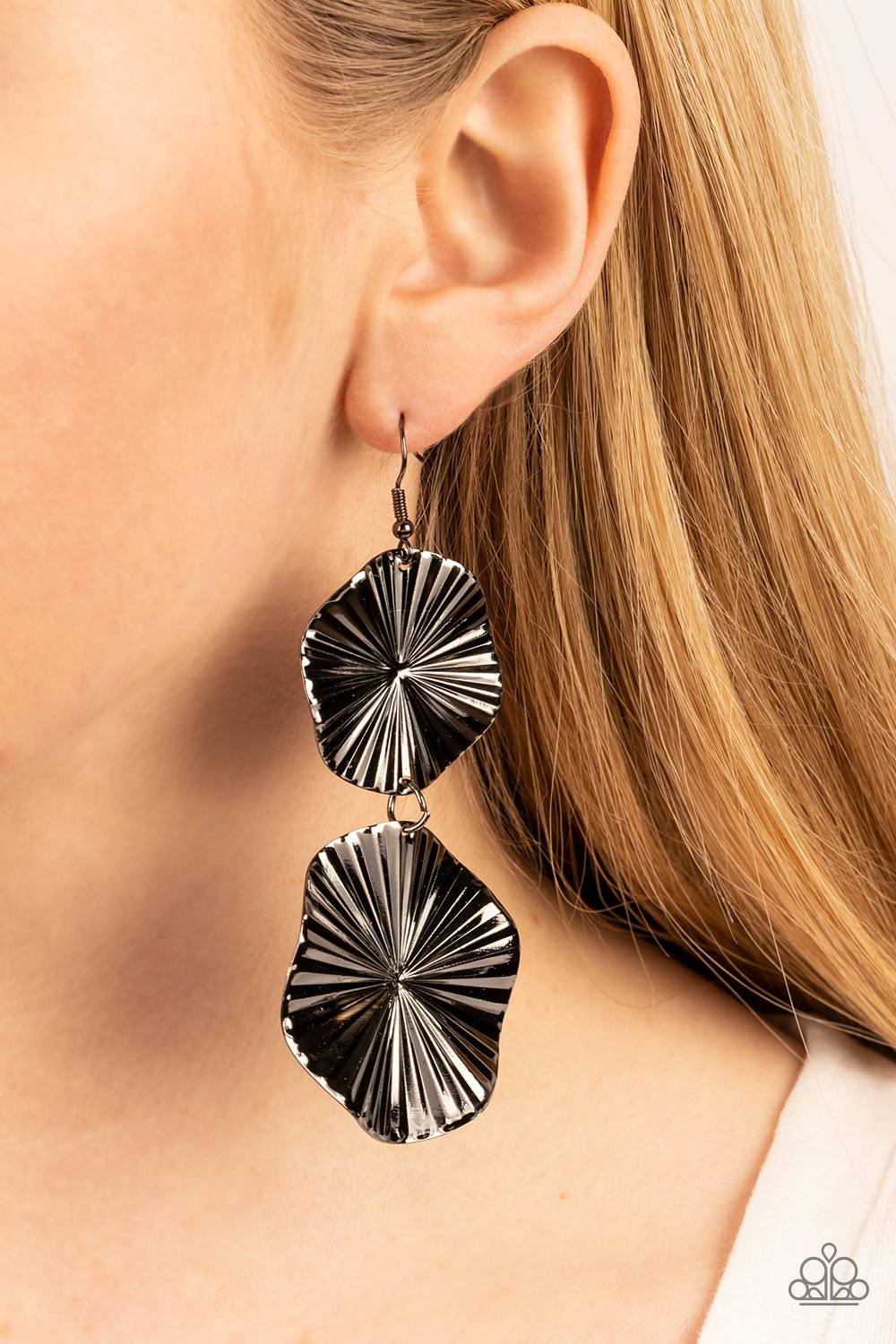 In Your Wildest FAN-tasy - Black Paparazzi Earrings
