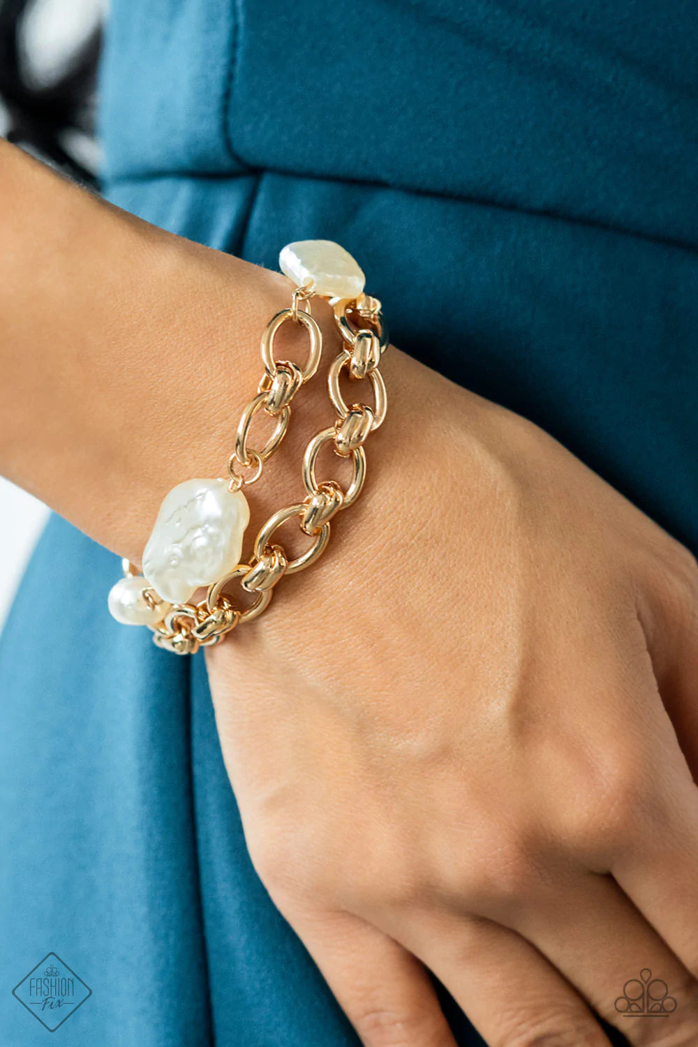 Seaside Sojourn Gold Paparazzi Exclusive Fashion Fix Bracelet