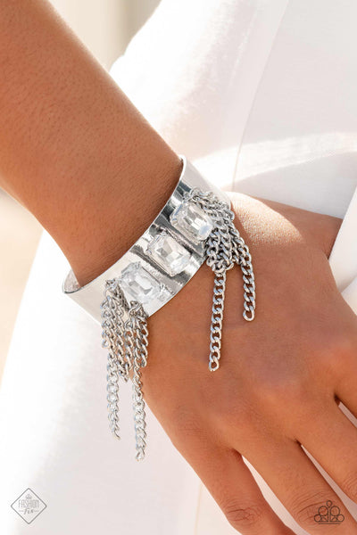 CHAIN Showers White Paparazzi Fashion Fix Bracelet