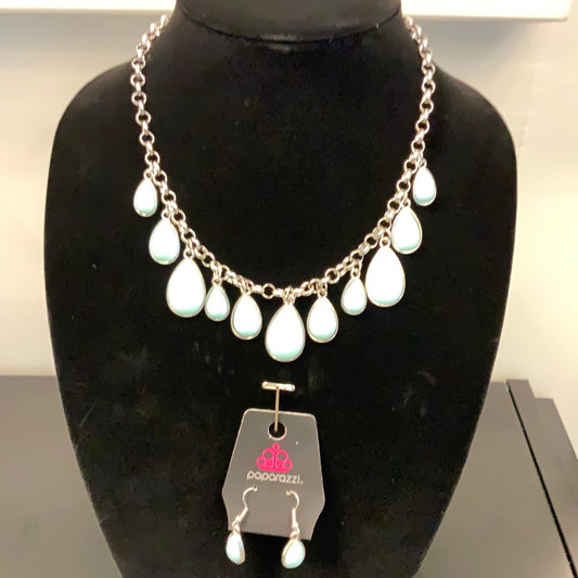 Jaw Dropping Diva Blue Paparazzi Necklace