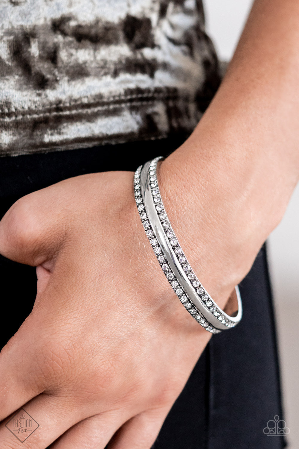 Forged Uproar - White Paparazzi Fashion Fix Bracelet